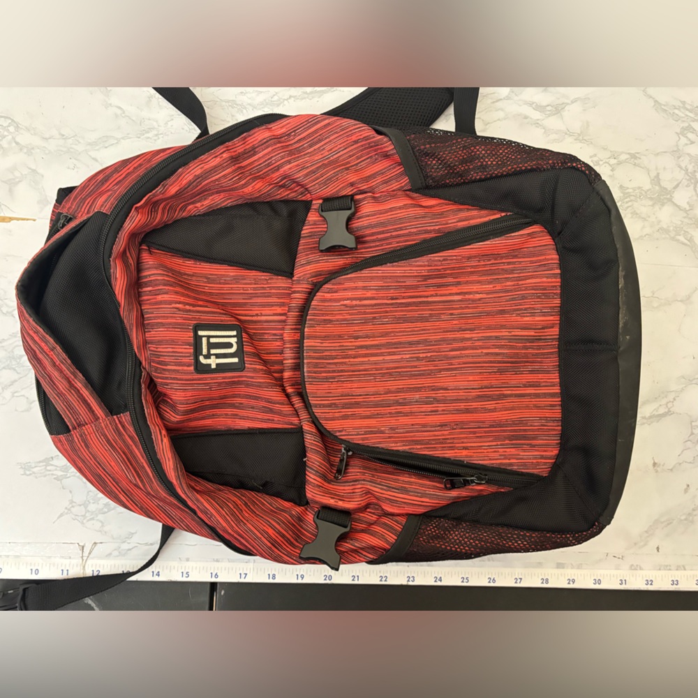 Tennman 17" Laptop Backpack Red Black Nylon Travel Padded Striped Daypack - Picture 6 of 8